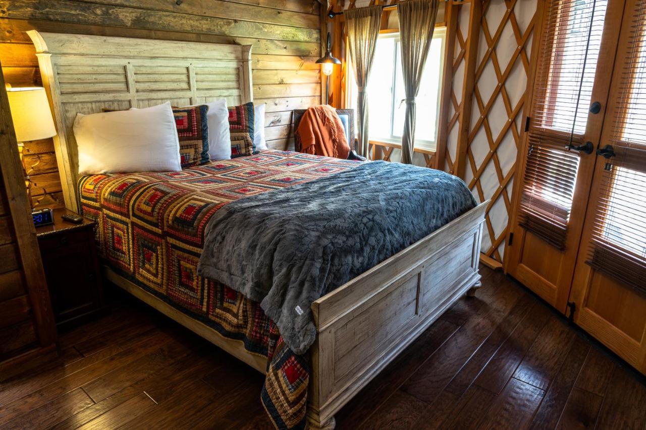 Staynantahala - Smoky Mountain Cabins And Luxury Yurts Aquone Exterior photo